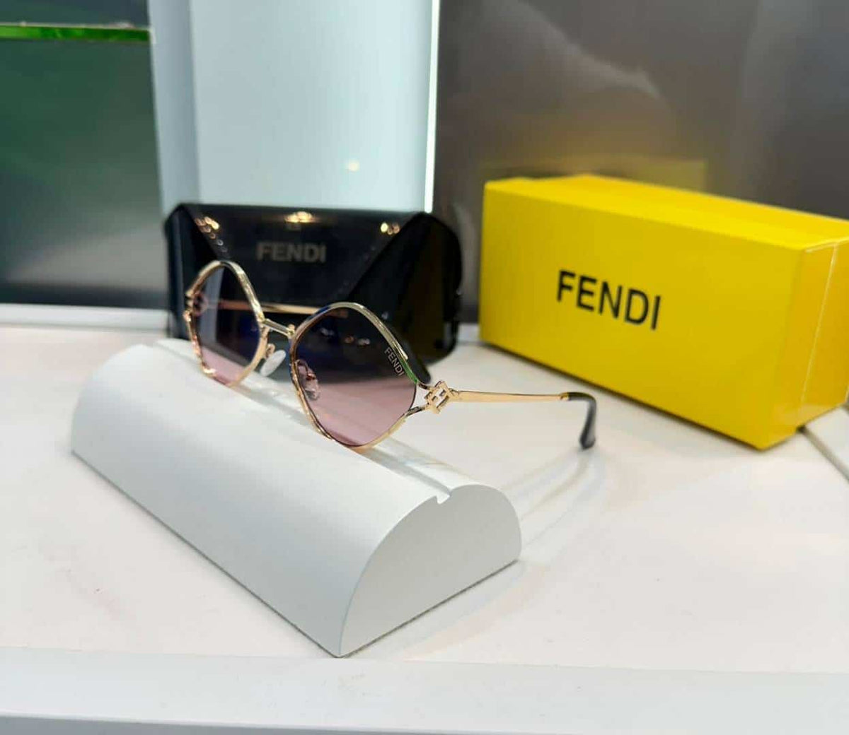 Fend i Gold With Pink Premium Shade 492