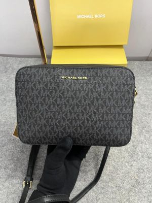 Michael_kors Jet Set Camera Bag With OG & Box Dust Bag (Black Black) 9028