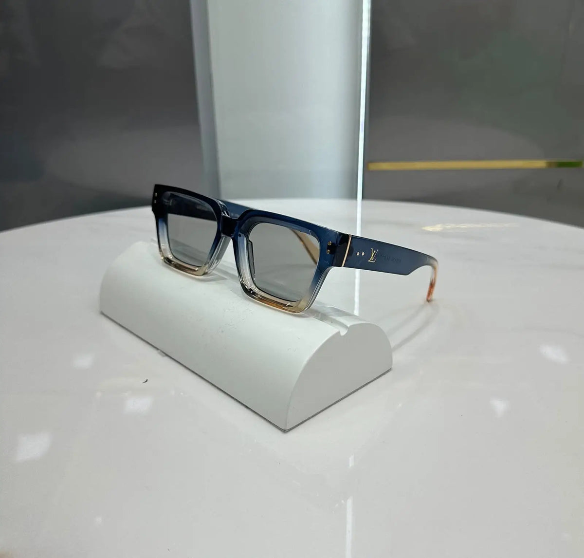 Loui s Vuitto n Ice Blue Premium Shades 104